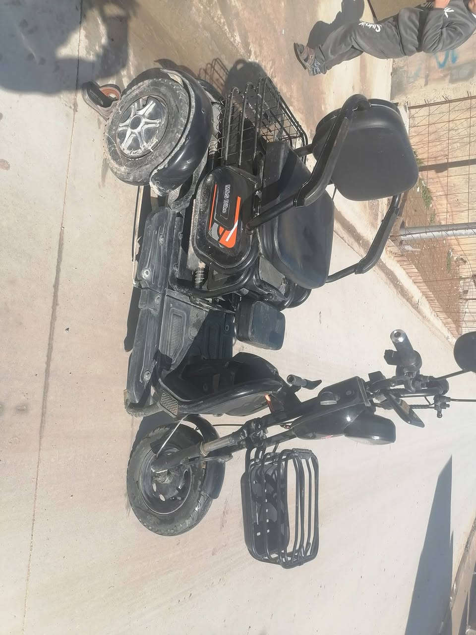 سلام عليكم ماطور شحن للبيع بعده جديد مستخدم شي قليل سعر 500 بي مجال شي قليل ***********
