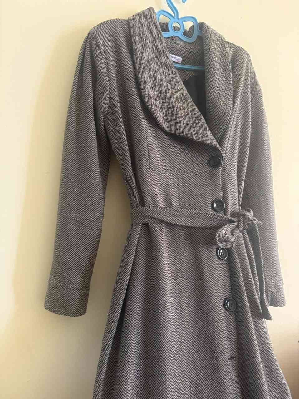 كوت طويل قياس ٩٠
ويلبس فستان هم شتائي يجنن بلبس 
والله اخذته ب٨٥ من المنصور الاميرات 
سعر لبيع ٢٥


**إذا كنت صاحب هذا الإعلان وتريد حذفه لأي سبب، رجاءا أرسل رسالة إلى الدعم الفني**