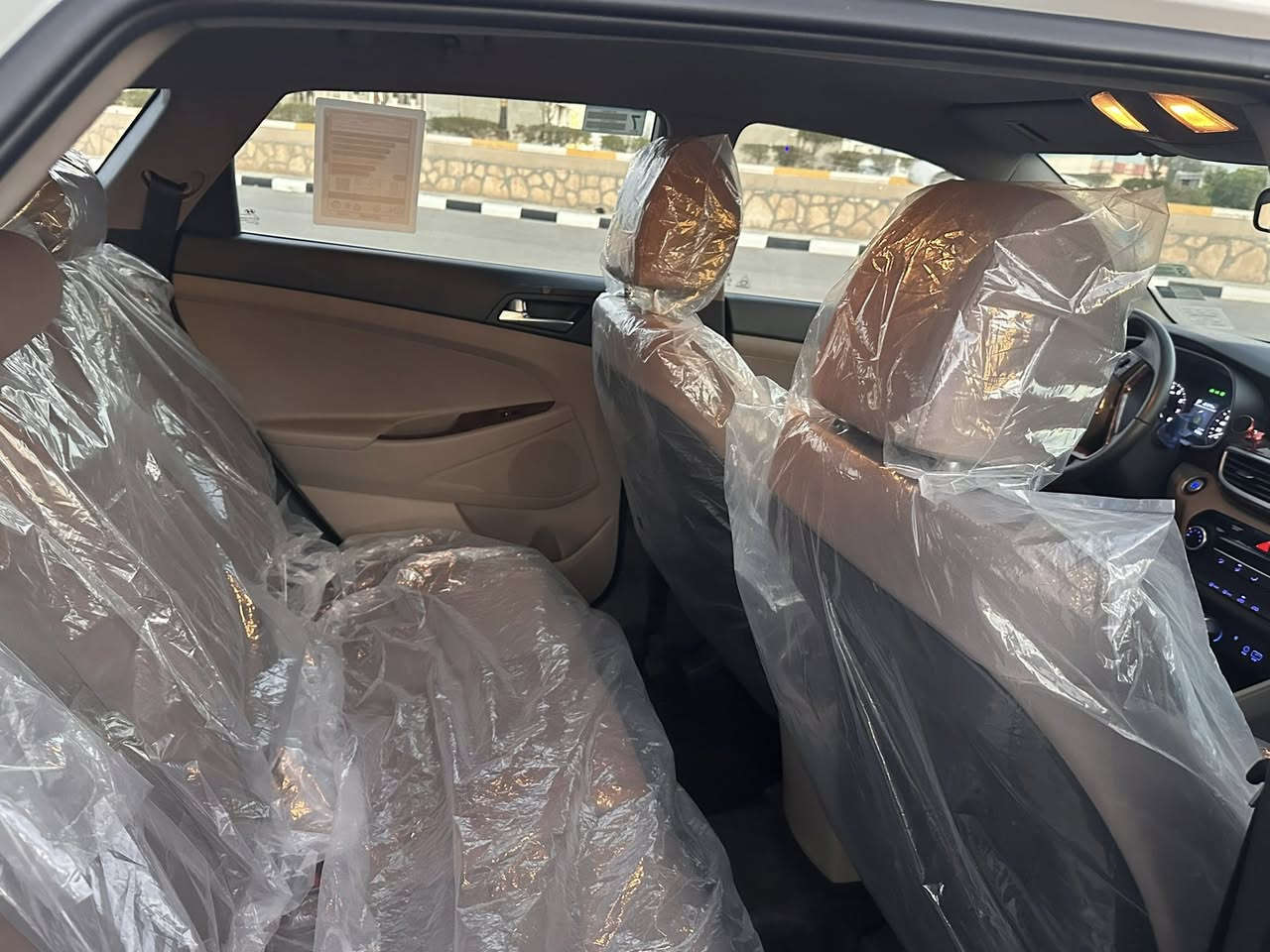 ---

🚗 للبيع هيونداي توسان 2020 - فول 1/1 عدا البانوراما 🚗

اللون: أبيض | الممشى: 128,000 كم  
الرقم: بغداد | المكان: الرمادي

المواصفات:
فول واحد على واحد عدا البانوراما

رادارات أمامية + حساسات
تحكمات ستيرنج كاملة
شحن لاسلكي
شاير مرايا + شاير شفط
ليدات كاملة أمامي وخلفي
جنوط رياضية وكالة

الفحص والحالة:
كفالة عامة من الصبغ والضربة والفتح والتبديل
كفالة حديد: أكفل الشاصي والحديد 100%
فقط الدعامية الأمامية بيها أثر شخوط خفيف، مصلحها ومكحليها ومصبوغها
الدعاميات ما أكفلها، أكفل الحديد فقط
السيارة ما شاء الله ما ناقصها اي شي 
***********
