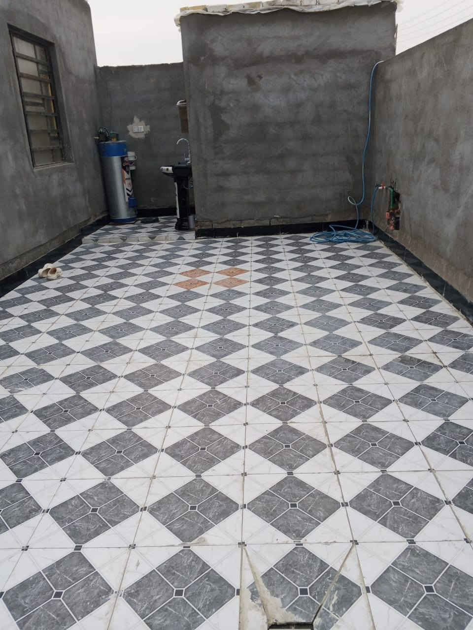 بيت زراعي200 م بناء 2025 بلوك كهربائي البتلو صب كونكريت  غرفتين 5×4 هول 6×4 مجمع غرف4×4 مطبخ4×4 ديوانيه 6×4 حمام 🛀 عدد 2  المنطقه سكنيه شوارع سبيس  +ماي وكهرباء 5خطوط  +مولد الاسكان الصناعي البوعظم بين الجسرين عبر سكه القطار شارع تبليط السعر 47  الاتصال صاحب البيت ***********
