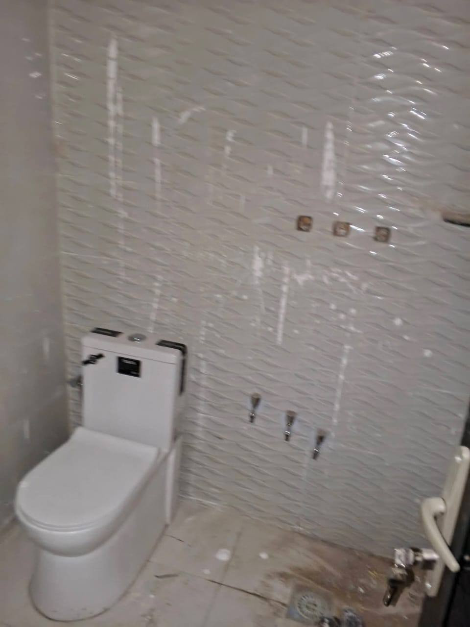 مشتمل للبيع مساحة 72م
واجهة3.35م
نزال21م
استفبال وحولى مطبخ 
و3نوم وخدمات في 3
......
موقع المشتملات الشعب
......
مراجعة مكتب الامين ابو ايمن الحميداوي
***********
