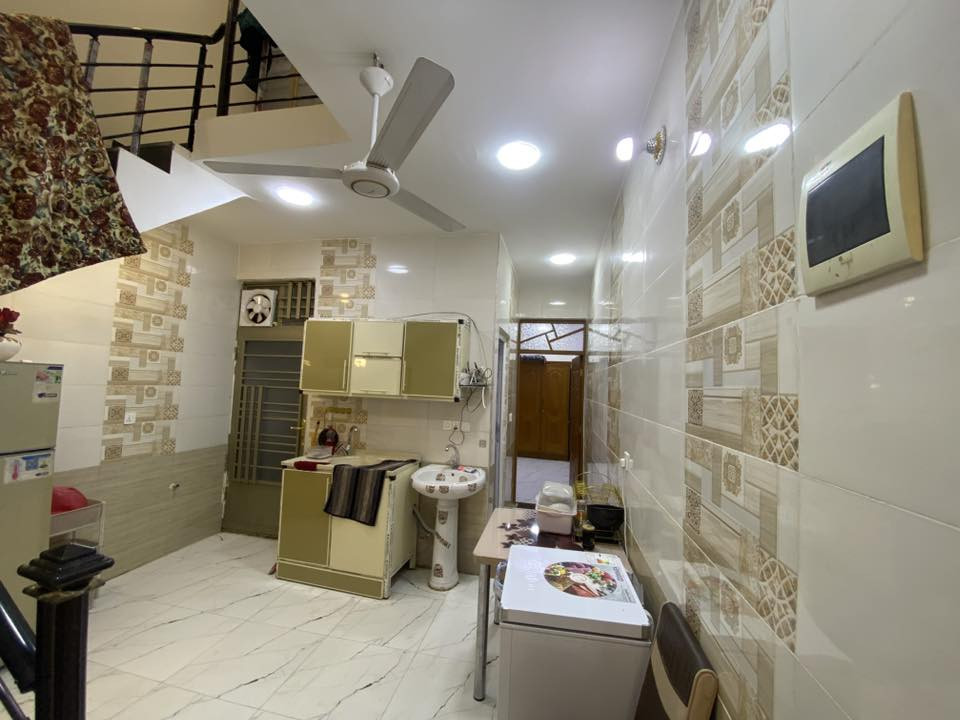 السلام عليكم بيت 70 متر  طابقين
هول

مطبخ 

حمام 

غرفه في الطابق الارضي 

غرفتين وحمام في الطابق الثاني 

زراعي سند ٢٥  

البيت زيرو وغير مسكون 

العنوان / الشعب  بعد محطه سما بغداد مباشرة 

الاستفسار *********** متوفر واتساب
