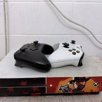 اكس بوكس (one s1 ) واحد تيرة وياه ثنين جوستكات واحد اصلي واحد تجاري جه...