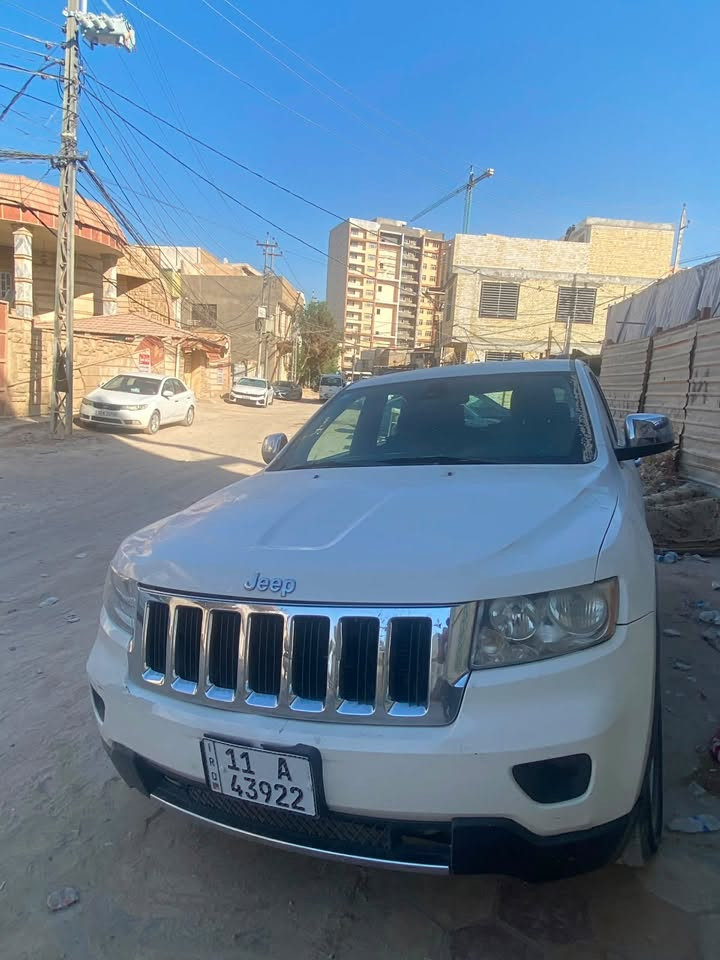 سيارة جيب لاريدو للبيع 
فول موصفات عدا الفتحة موديل ٢٠١١
***********
