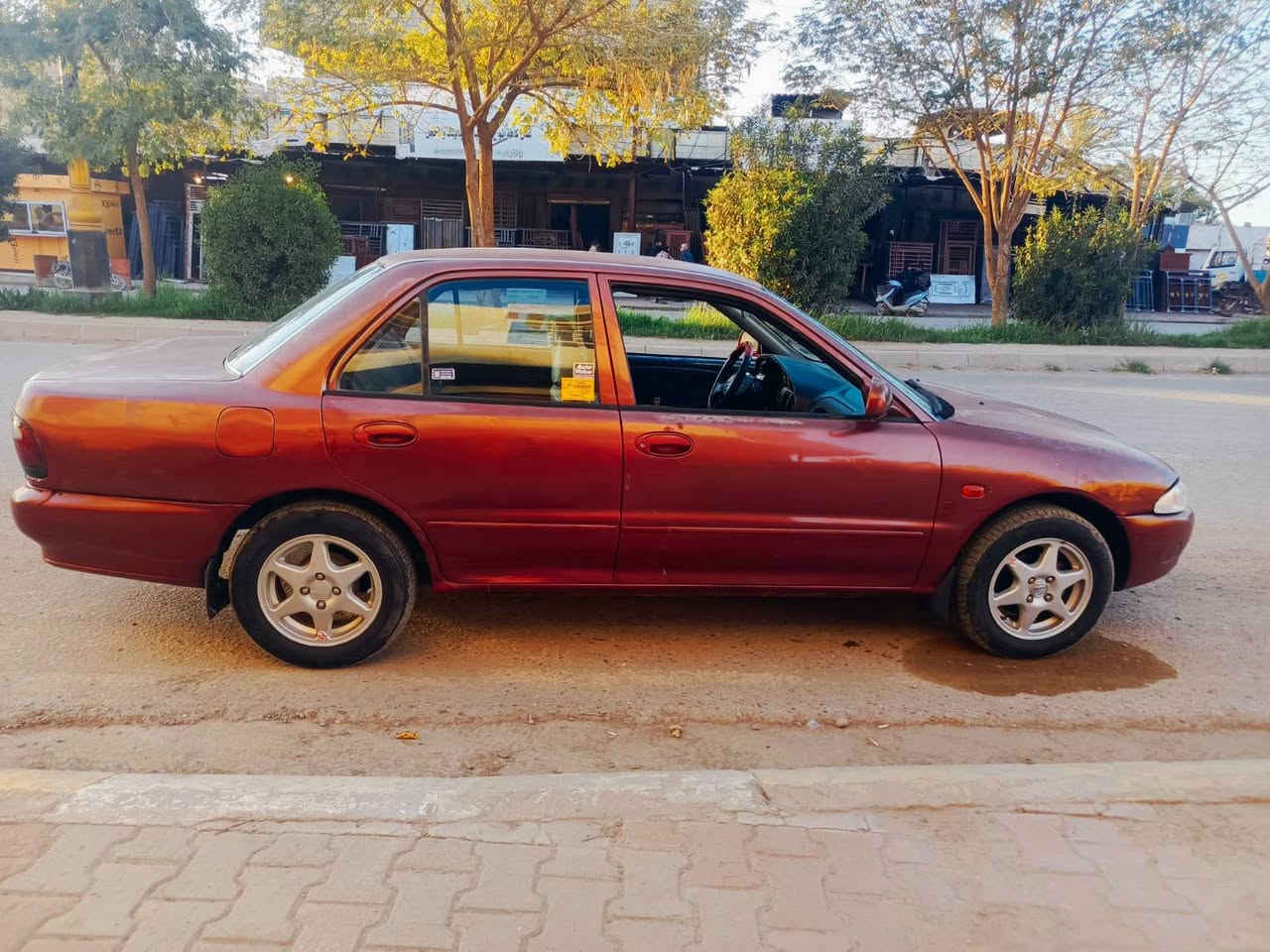 السلام عليكم للبيع براتون نظيفه كلش السيارة 2004 بدون قطرات صبغ كير اوتو كير و محرك و صدر نظيفات رقم بغداد مشروع وطني عرظهه 42 وبهه مجال ***********
