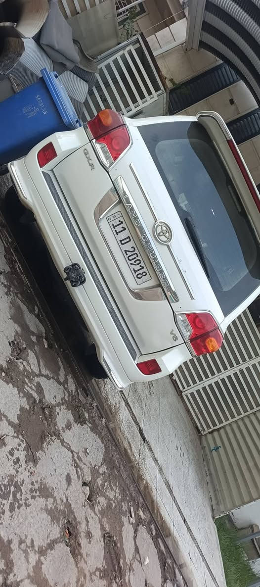 سلام عليكم لبيع لاند كروز موديل 9 كير عادي بيهه 4 قطع صبغ مكينه وكير تبريد مكفول صدر جديد بسمي سياره سعر 230 مراوس اراوس حسب قناعه بكاني بغداد شارع فلسطين ***********
