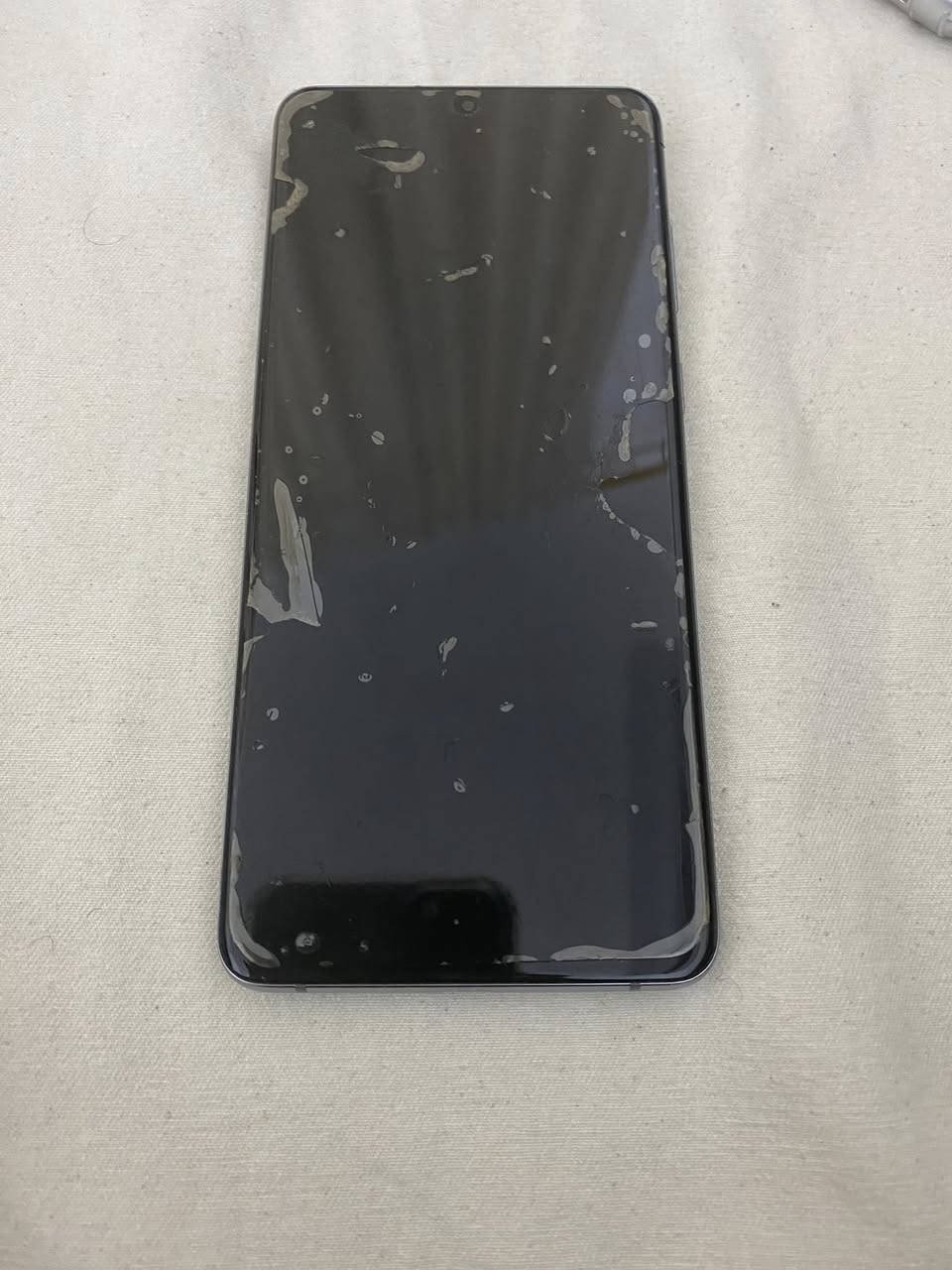 samsung s20 plus 5g
ذاكرة ١٢٨ عشوائية ٨
شاشة ١٢٠ هرتز و ٦٠ فريم بوبجي
بطارية ٤٥٠٠ 
بدون ملحقات عوزة لزكة شاشة مكاني كاظمية هذا رقمي ***********
