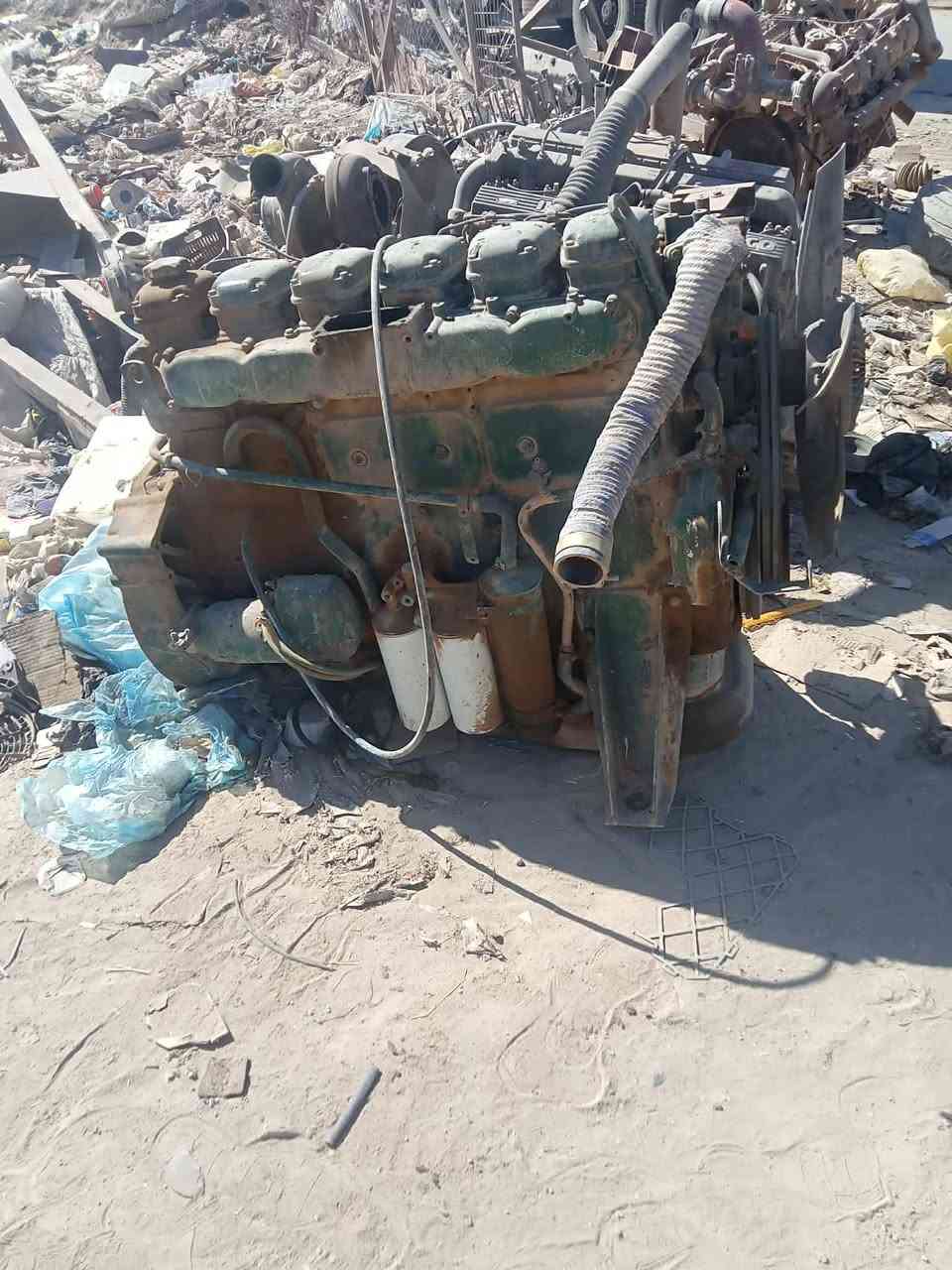 السلام عليكم . محرك فالفو تفاصيله موجود بالصوره بالنسبه  لحجمه كان مربوط على رأس توليد  250kv المحرك بكامل تفرعاته جيب كازك وشغل بيه تبخير مكان المحرك محافظة المثنى قضاء الخضر للاستفسار الاتصال ***********
