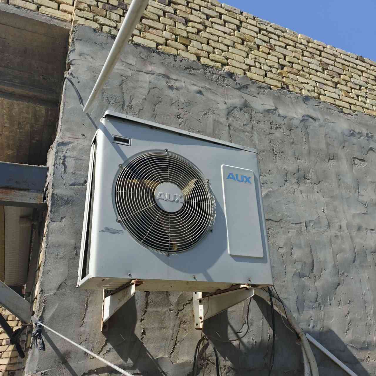 سلام عليكم متوفر سبلت AUX باب اول ٣ طن نضيف شغال بي ليك ماطور جديد مع مكيف جنرال طن ونص مستخدم شغال يحتاجله واجهة وترتيب كفر واجه رقم ***********
