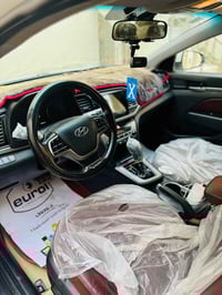 النترا موديل ١٧ خليجي مكينه ٢٠٠٠ ماشيه ١٣٥ فتحه بصمه  فول واحد على واح...