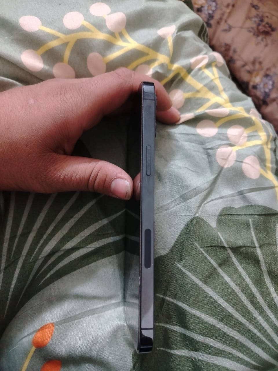 سلام عليكم
ايفون 12برو ماكس 
ذاكرة 128
نضيف تفحص يلة تاخذة 
السعر450وبي مجال قليل 
مكانيً بغداد 
رقم الهاتف  ***********
