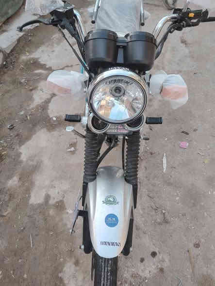 السلام عليكم
للبيع دايون عضم موديل 2022 طالعه بال2025 دراجه عالبلاد مكفوله اوراقها اصولي مكينه مامفتوحه كهربائياتها كلها شغاله مابيها اي نقص مكاني بغداد البياع ***********
