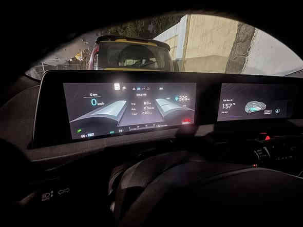 Kia Ev6 2023
كهرباء بالكامل بطاريه كبيره 77 واط 600 كيلو بشحنة تمشيك بدون تبديل بدون صبغ كراسي كهربائية تدفه تبريد وبعد بيه هواي موصفات سعر 160$بغداد بسمي ***********
