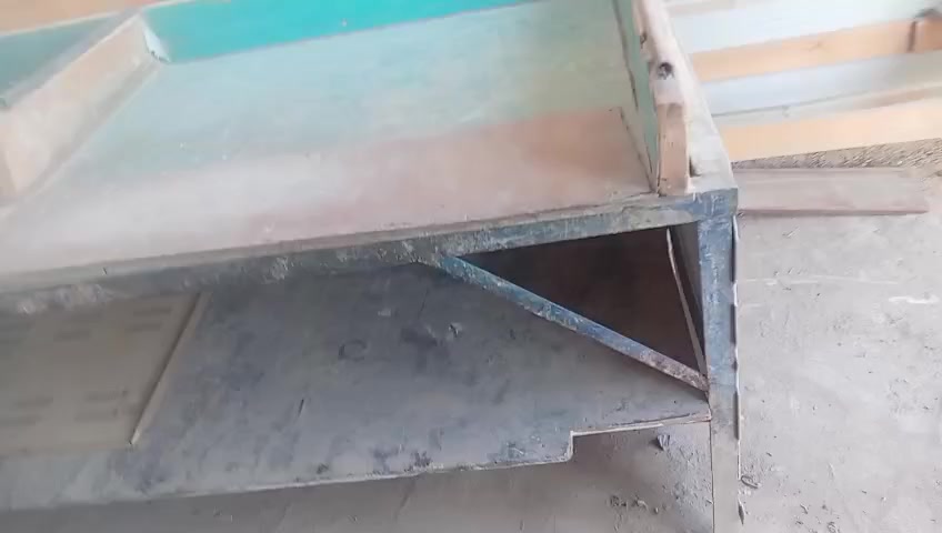 فرن + تسگا + سله + ميز فرن + كرك  للبيع
***********
