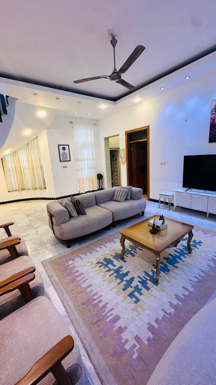 بيت للبيع في الناصرية / حي الموحية
المساحة 200م²
طابقين – بناء جديد
طابو صرف
البيع مع الأثاث كامل او بدون الاثاث 
للتواصل خاص أو واتساب
*********** ناصرية, ذي قار
