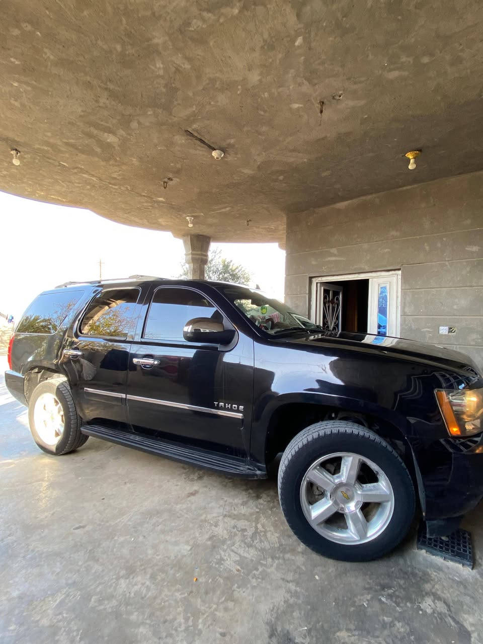 السلام عليكم
تاهو ابتر موديل ٢٠١٠فول مواصفات                                              
سياره جديده جديده بعدها بريحة الشركة 
(ادوات ادوات ادوات) تخم تاير حداديه مامي خلفي 100نظافه تبريد ويه سويج 
السيارة ربع ما تصرف عليها 
فقط شفقه؟ 
السعر ٩٣  وبيها مجال 
الشراي يخابر ويدلل 
المكان/علي غربي
مبايل/***********
بيع فقط
