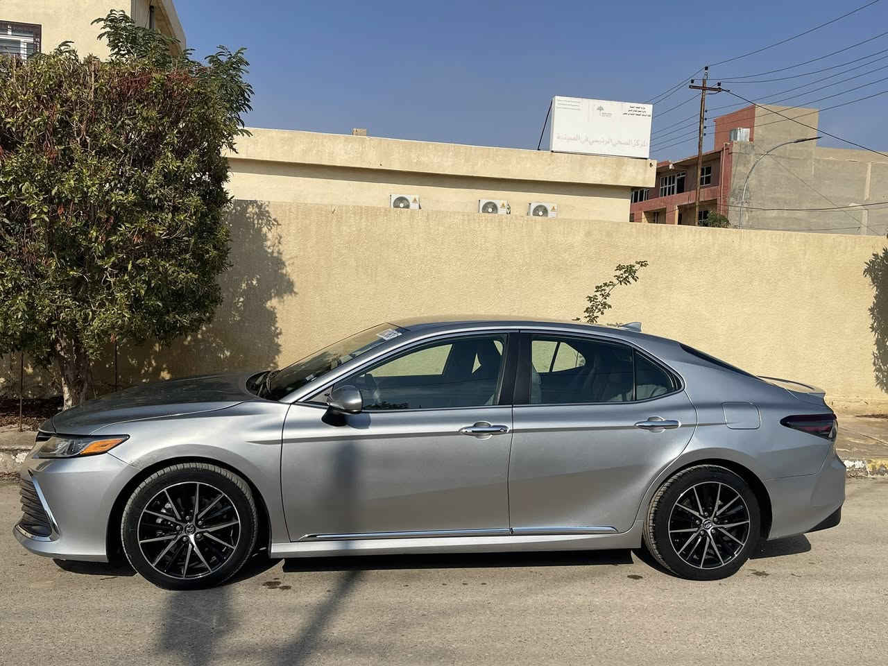 السلام عليكم كامري موديل ٢٣ 
مواصفات LE 
كلين  
مال جناي بالواقع احلا من الصور 

السعر ٢١٠$ وبيها مجال 

الرقم *********** للتواصل
