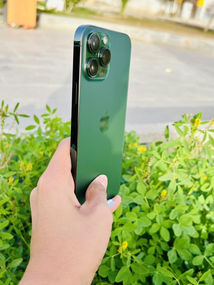 سلام عليكم أيفون 13 برو ماكس ‏باللون المميز الزيتوني 
‏ بالذاكرة 256 البطارية 86 بلادية غير محفزه وتر بروف 
‏شرط الفحص بأي مكان يعجبك نظافة 100% 100 
‏￼زلغ واحد مابي شخط واحد مابي أخو الجديد معنى كلمة 
‏لون جدا مميز المكان ناصريه المركز ***********￼￼￼
