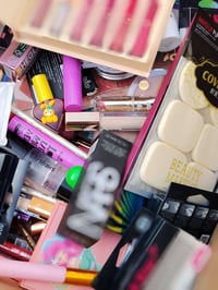 مكياج متنوع • كارتون