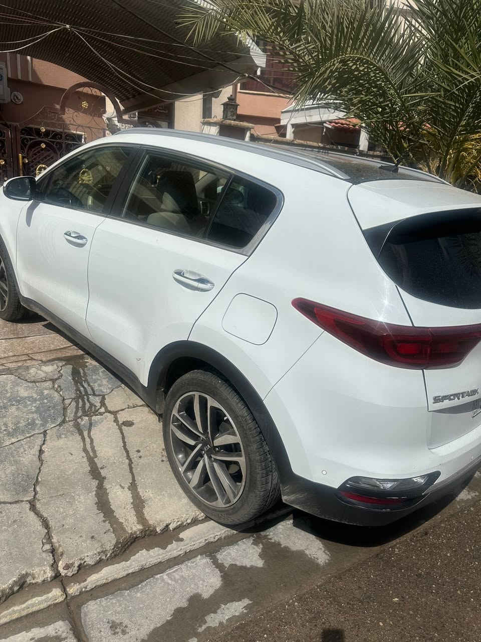 كيا سبورتج ٢٠٢٠ خليجي 
فول مواصفات للاخير مواصفات امريكي 
بنوراما 
تحكم ستيرن جهتين 
رادار امامي خلفي 
اشاير مري 
مري شفط 
كير ومحرك بشرط بيها اشويه بارد بلجنطه 
الباقي مكفول 
مكان السياره 
السيديه 
***********
السعر ٢٠٥ وبيها مجال بسيط
