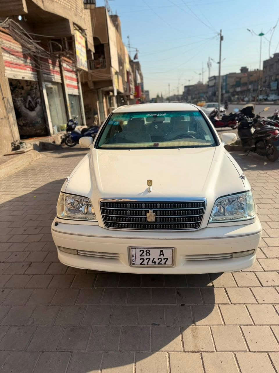 لسلام عليكم كراون ملكه للبيع
موديل 2000 بيها صبغ جاملغ خلفي الايسر السياره نضيفه مثل ماموضح بلصور السعر $105 رقم***********
