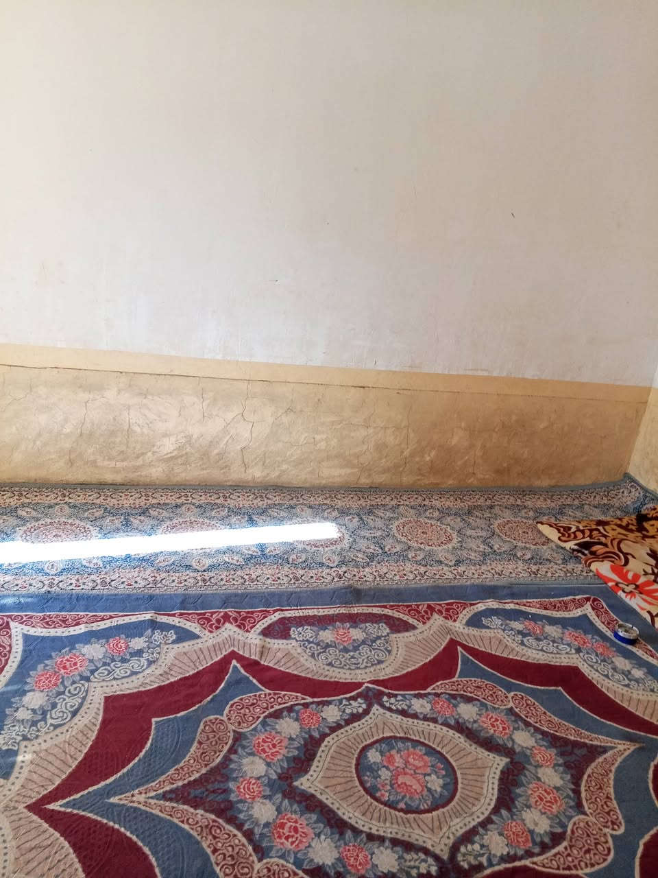 سلام عليكم بيت لبيع مساحه 100مربع مكان حي شرطه ديوانيه الغرفه ثنين وحده جوه وحده فوح افوك جه متروكه البيت نضيفه ***********
