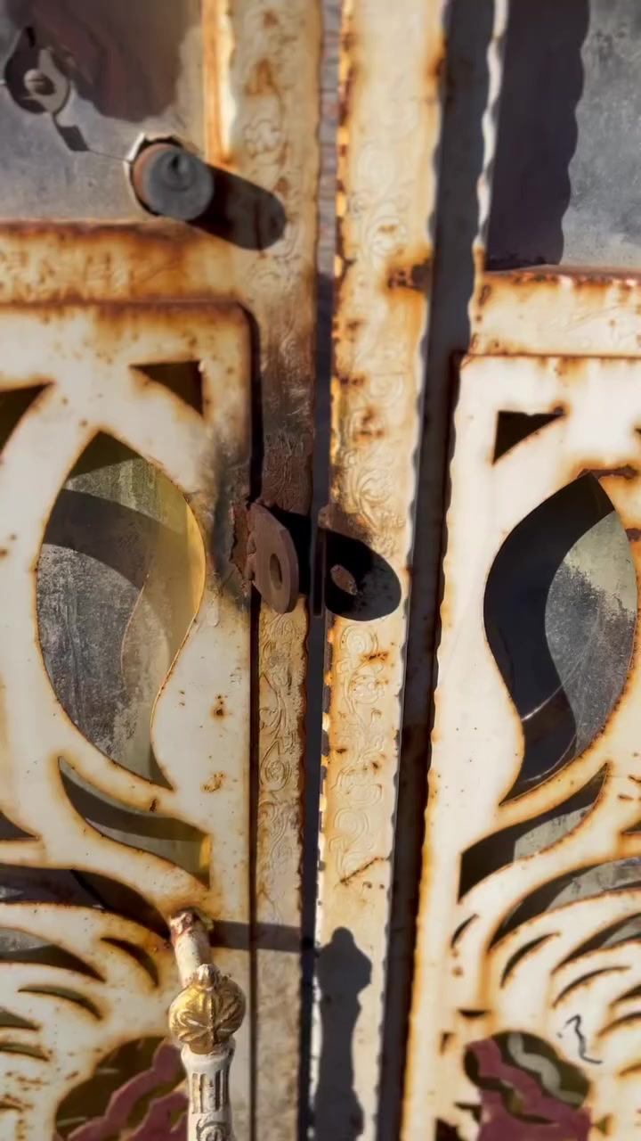 سلام عليكم بيت للبيع في منطقه الاصلاح  شارع الجزيره البيت نضيف وحلو امانة الله  كله سراميك ارضيه ماي مجاري تبليط كامل مكمل البيت شويه جاي من ال 90 دار .اول ماتدخل السيطره مال الاصلاح شارع البزل  بلشارع الثاني مال مدرسه بيت بصف الركن نضيف وماناقصه شي للاسفسار الاتصال على هذه الرقم ‭0775 511 2752‬
