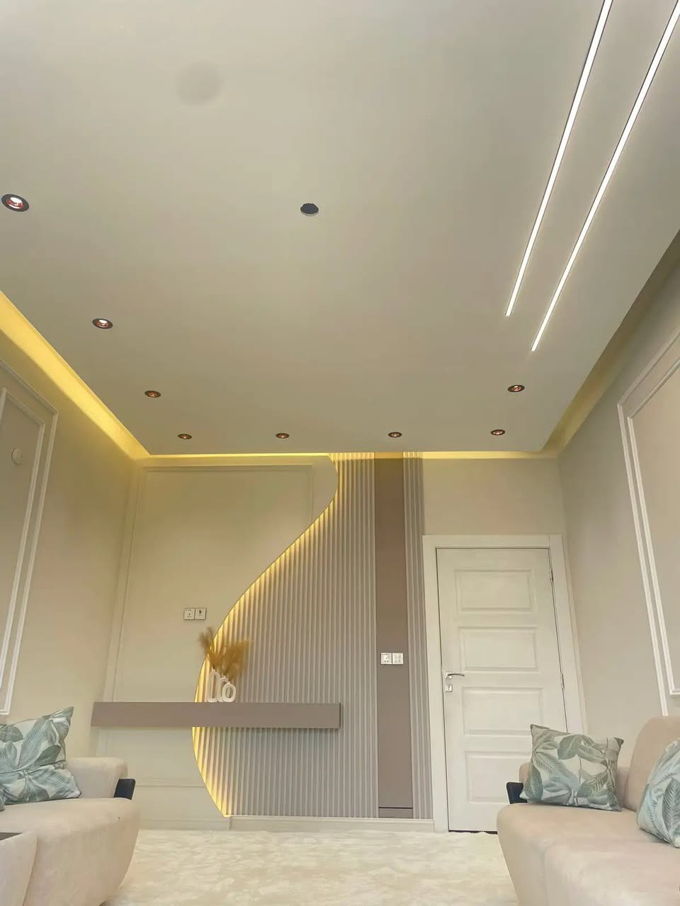 نرســم الخيـــال على أرض الواقع
رفيقكم في جميع الديكورات 
* اروع و أجمل التصاميم الهندسية
* أجود انواع الاصباغ 
* جبسن بورد
* ورق جدران بكل انواعه 
* ديكورات سحب ملكي
* سقف بوكس فلين مضغوط مع CNC
* ترميم المنازل القديمه 
* جام كريستال 
* بديل الخشب
* بديل الرخام 
* كافة النقوش الحديثة 
* صبغ الدور والمحلات و الواجهات🏠
للاستفسار مراسلة الصفحة
او الاتصال على ***********  جميع مناطق البصرة
