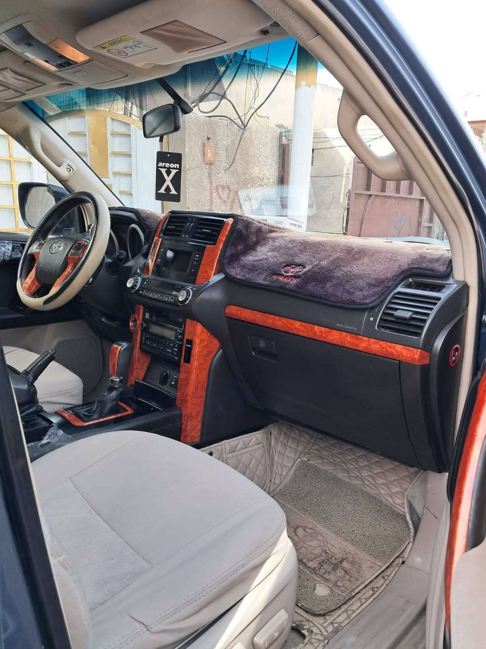 السلام عليكم برادو موديل ٢٠١٣ سنويه بسمي محرك ٦ سلندر مكفول من الفتح مع الكير سياره جاهزه مابيه كل نقص سنويه بسمي السونار مرغق بلمنشور السعر 220$ بيه مجال قليل للشراي الدوره حي المعلمين للتصال 
***********
