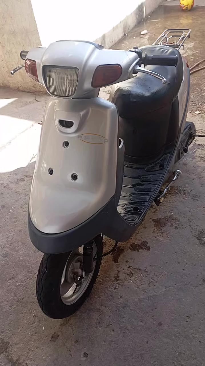 سلام عليكم دراجه بطه للبيع شرط جديده او نضيفه الدراجه كهربائيات كله شغاله سلف او ثاني شي مستعجل عله بيعته السعر 350 المكان كربلاء حي العامل او هاذه رقمي*********** ول مو شراي لا يتصل فدوه..
