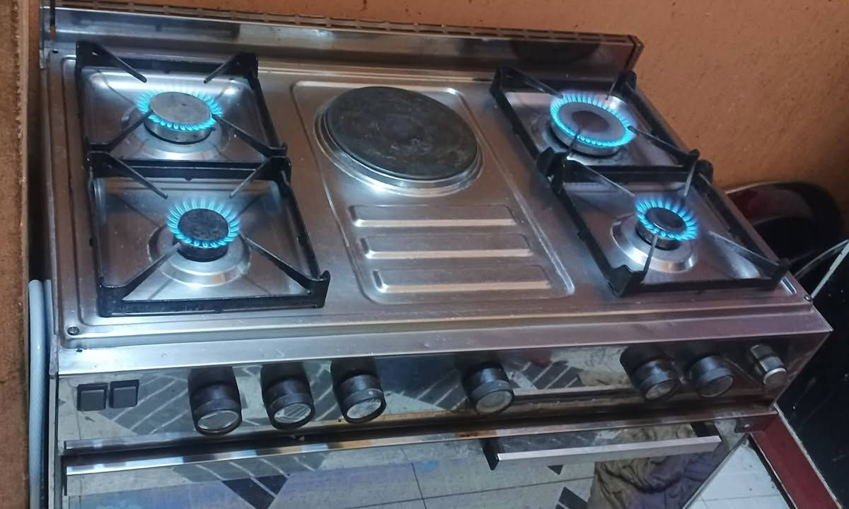 سلام عليكم طبخ للبيع 4 عيون ولوصطه اكترونيه طباخ نضيف السعر 225 مكاني ديالئ بعقوبه العزات ***********
