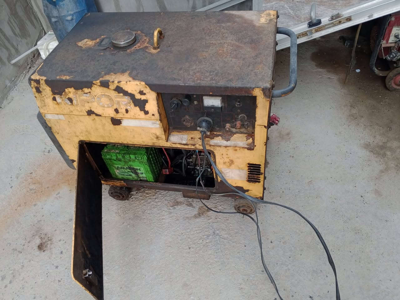 السلام عليكم مولده نضيفه خمسه كيفي للبيع 600وبيه مجال المكان بابل شارع 80يم الساده البخطه الشراي يتصل على الرقم ***********
