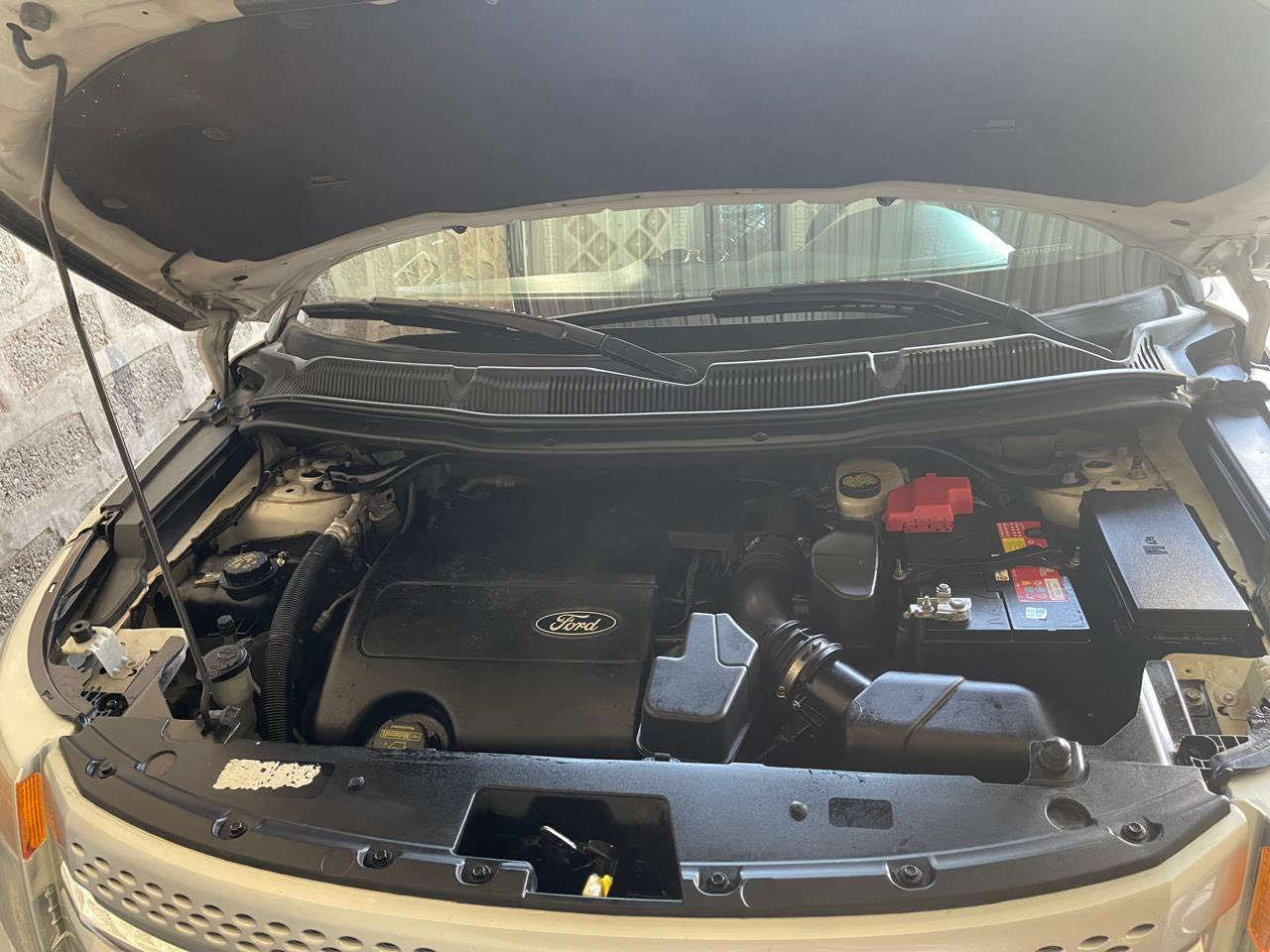 فۆرد ئێکسپلۆرا ٢٠١٢ کلین مواسەفات ئەمریکی
بێ لێدران و بێ دەحمە بە کلینی داخڵبووە بێ بۆیاغە 
یەک کارت ساردی هەیە دەرگای دواوەوە لای سەکن ئەویش دیار نییە ڕەقەم سلێمانیە بە ناوی خۆمەوەیە
دەبڵ ئەکسل ( گێڕ ماوس)
مەکینە ٣٥٠٠ بێ تۆربۆیە مەکینە مەرغوبە 
شەش پستۆنە V6
چوار تایەی لۆکی ئەسڵی تایلەندی بۆ بەستراوە ماڕکەی (ئەتڵەس)
گێڕ ئۆتۆماتیک و عادیە
حەوت کورسیە
تەبرید مەرکەزییە
کۆدی دەرگایە
ئاوێنە ئیشارەتە
شاشە گەوریە کامل لەمسە
ناوی کامل جڵدە لە ڕەنگی ڕەش و بێجی پێکهاتووە
شوێن هۆکی هەیە هۆکی ئەسڵی بۆ بەستراوە
سێرڤسی کاملی بۆ کراوە و ئەشیایی شەریکەی بۆ بەستراوە
پێشی کامل توندکراوەتەوە بێ مەسروفە
یەک مانگە هەزە و سەنەوی کامل تا ٢٠/٧/٢٠٣٠ نوێکراوەتەوە
ڕەقەم سلێمانیە و بە ناوی خۆمەوەیە هیچ غەرامەیە لەسەر نیە
سەیارەکە زۆر جوان و پاک ماوە ٦ ساڵە یەک دەستە و سەیارەی ماڵێ بووە 
تەنها ڕۆن و فلتەری شەریکەی تێکراوە ماڵی دۆستە
162$ وەرەقە و مەجال 
***********
***********
