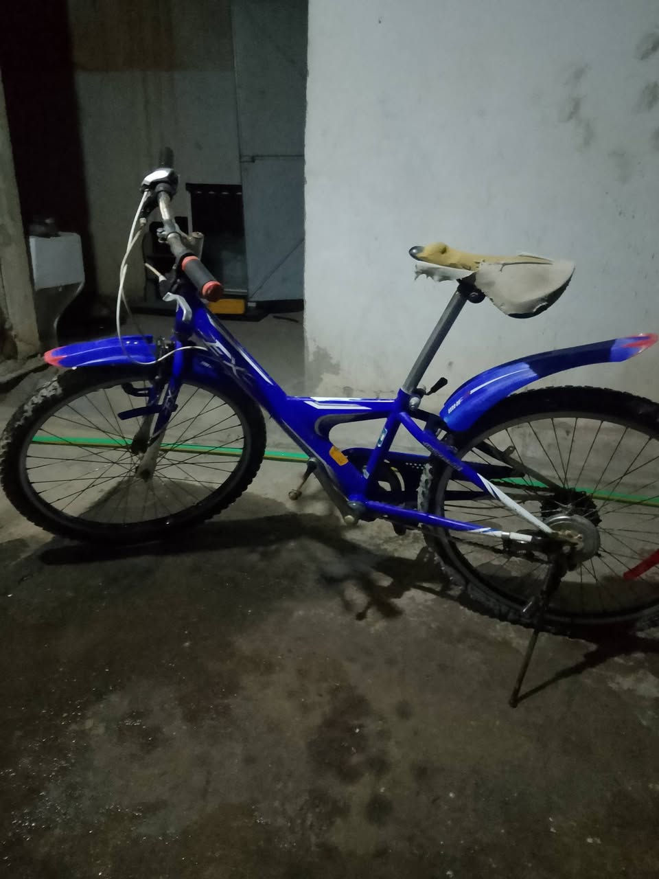 السلام عليكم 
بايسكل باله للبيع (اعتذر على المراوس❤️🌹)
 
حجم 24 

صطابات شغاله خلفي أمامي 

كير يحتاج فقط قمجه 

بايسكل بلادي شرط لا معوج شاصي ولا مزنجر 

تايات جديده 

جوابه جديده 

طفاريات بلاديه 

حمايه زنجيل 
فسفورات + لايت في التاير

سعر 60 وبي مجال للشراي 
مكاني موصل جانب الايسر شقق الخضراء


**إذا كنت صاحب هذا الإعلان وتريد حذفه لأي سبب، رجاءا أرسل رسالة إلى الدعم الفني**