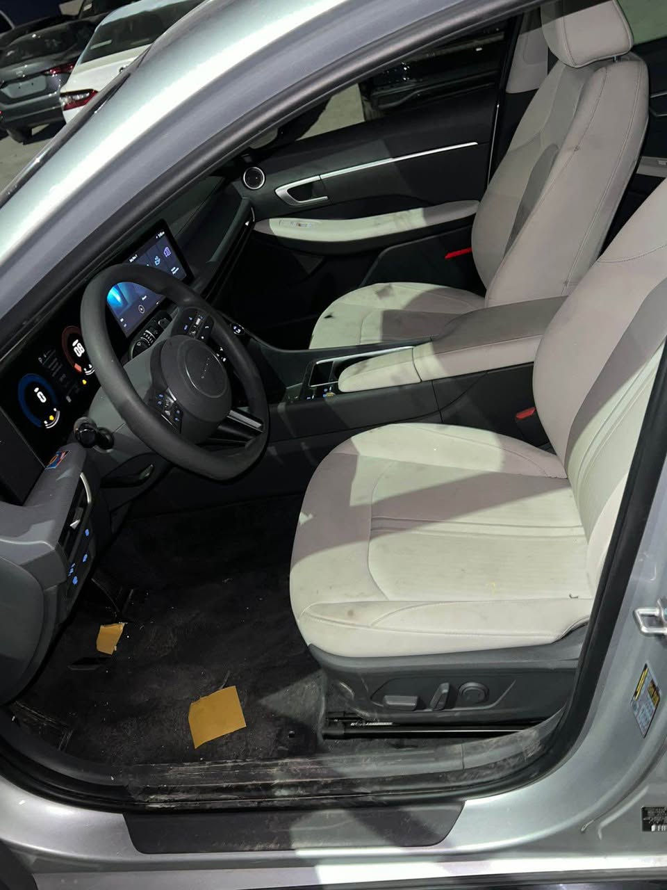 🔴سوناتا موديل2025 🔴

مكينة 2.500 طيااررره 

‏HYUNDAI SONATA2025 

🔴. حادثها السياره فقط باب سايق تعديل 

🔴بدون ايرباكات

🔴ماشيه  m9 ألف ميل  

سيارررة حيلللل جديده  اني مستورده على ايدي 

مكينة 2.500 طيااررره 🚀🚀

مواصفات راح اذكرهن ولو ميحتاج لين هيه فول الفول

بصمة دخول ذكي 

انارة داخليه محيطيه 

شاشة ع طول الدشبول 

تحكم ستيرن 

رادار امامي معا تحديد مسافة سيارة كدامك 

رادار خلفي 

رادار جانبي 

اوتو ستوب خلفي 

اوتو ستوب امامي 

شفتات ستيرن 

كشنات كهرباء وفول ايرباك 

كشنات تدفئه 

كير تعليك 

شحن لاسلكي 

حساس فتح جنطة الخلفية 

سماعات 🔊 

تشغيل عن بعد 

نظام خروج عن المسار 

نظام قيادة ذاتيه 

تبريد منفصل قطعتين امامي 

جامات اوتو 

نظام اوتو هولد مال ازدحامات 

هندبريك بصمة 

انظمة قياده سبورت ونورمات وكمفورت  وايكو 

كاربلي يدعم كافة الانظمة الهاتف 

دبل كزوز 

كامرة خلفية دوارة

اشارة بجاملغ LED 

دشبول كاربون فايبر 

كشنات ودشبول وبيبان لون سموك جلد وكنتارة 

ويلكب حجم 19انج

تايرات بلادية عليها 

بجم زنون 

لد ع طول البجم 

لايتات اوتو 

مري قلاب معا البك 

نقط عمياء 

مراية داخليه تعتيم تلقائي 

شاشة تبريد تحكم كله لمس 

🔴مكانهاأربيل//شارع 100

 

🔴السعر 185$وبيها مجال  

صورالحادث  موجود 

🔴رقم الهاتف :***********
رقم الهاتف اسيا ***********
موجود واتساب أربيل, العراق
