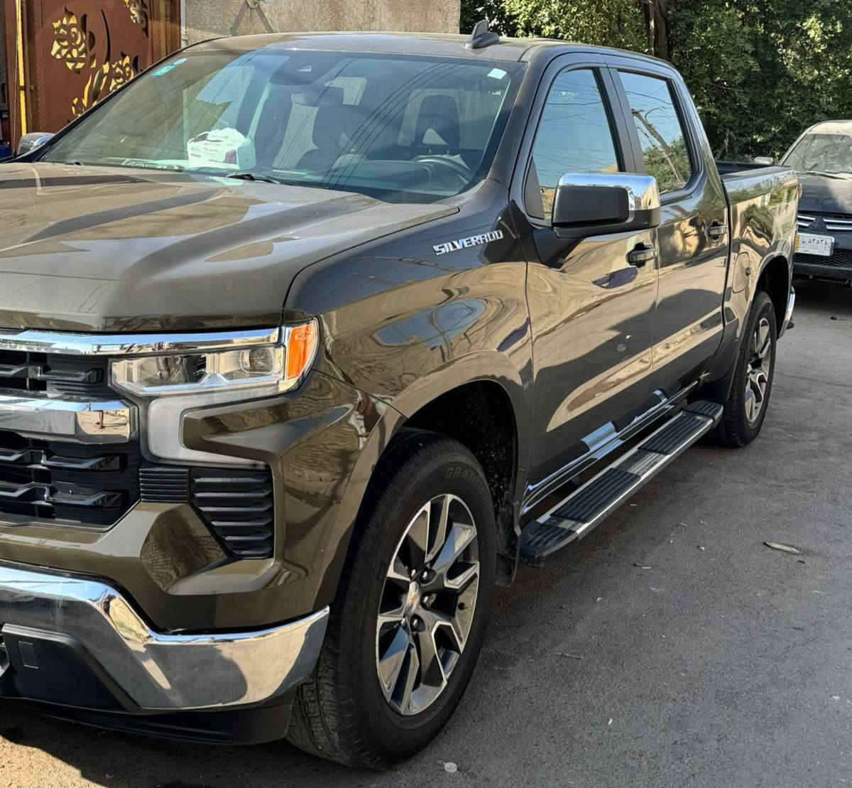 سلفرداو 2023 رقم بغداد / 
السياره لون زيتوني عسكري/ 
السياره ضرره تلث قطع /السياره بدون ايرباكات وبچم كبس/ السياره ماشيه 12000 / السياره مواصفاته/ تحديد مسار / نقطه عمياء / مثبت سرعه / كشنات وستيرن تدفى تبريد / سياره فور ويل / شاشه جبيره / الكشنات مخمل/ رادار + هواي مواصفات غير مذكوره للاستفسار 
رقم *********** ***********
