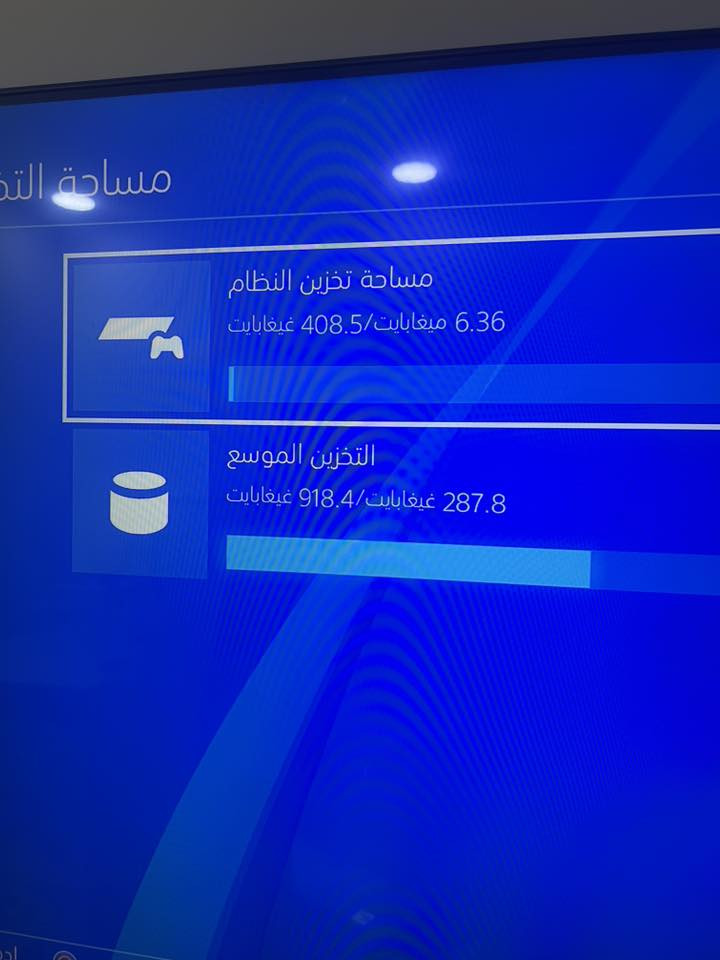 Ps4 
نضيف 90‎%‎ 
مع هارد 1 تيرا 
مع جوستك واحد فقط 
*********** 
للشراء واتساب
