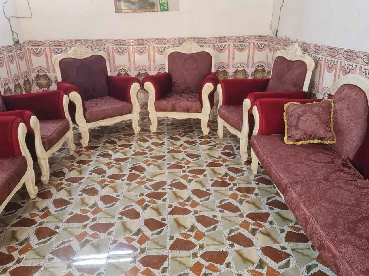 تخم زان 10مقاعد ستعمال قليل اي ضرر ما بي لمقعد سحاب ينغسل ويترجع لسعر 275العنوان نجف براكيه يوجد توصيل كروه الستفسار ***********
