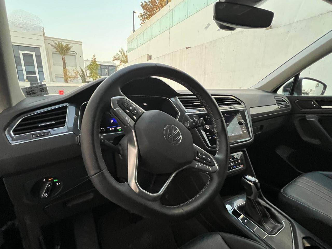 Vw tiguan موديل ٢٠٢٣ SE ٧ راكب 
رادار امامي و خلفي 
رادار خط الشارع  
شاشه كبير لمس 
كشنات جلد و تدفئه و كهربائيه
٧ راكب  
بجم كبس 
صبغ اربعه ابواب ارباك سليمة 
سيارة بس ما بيه فتحة باقي كل شيء بيها 
ماشيه ١٨ الف 
بدون مصروف 
رقم تلفون *********** 
بس بيها شبر تعديل بارد جاملغ امامي جهة سكن و سايق بش شبر 

سعر ١٧٠ بيها مجال بسيط أربيل, العراق
