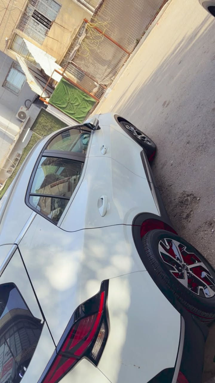 السلام عليكم
سبورتج موديل 23 خليجي رقم اربيل ماشية 54 السيارة جديدة جداً 

بصمه تشغيل وابواب 

مود درايف 

جام اوتو 

تشغيل عن بعد 

أربع أنظمة قيادة

بيها هم كم رصعة بالقمارة مال حالوب بس ممبينات ابد القمارة كزاز بس بالسونار والباقي كفالة عمامة من الصبغ والبارد 

مكان السيارة بغداد الكرخ تريد تحويل تريد وكالة السيارة بأسمي السعر 210 وبيها مجال قليل ***********
