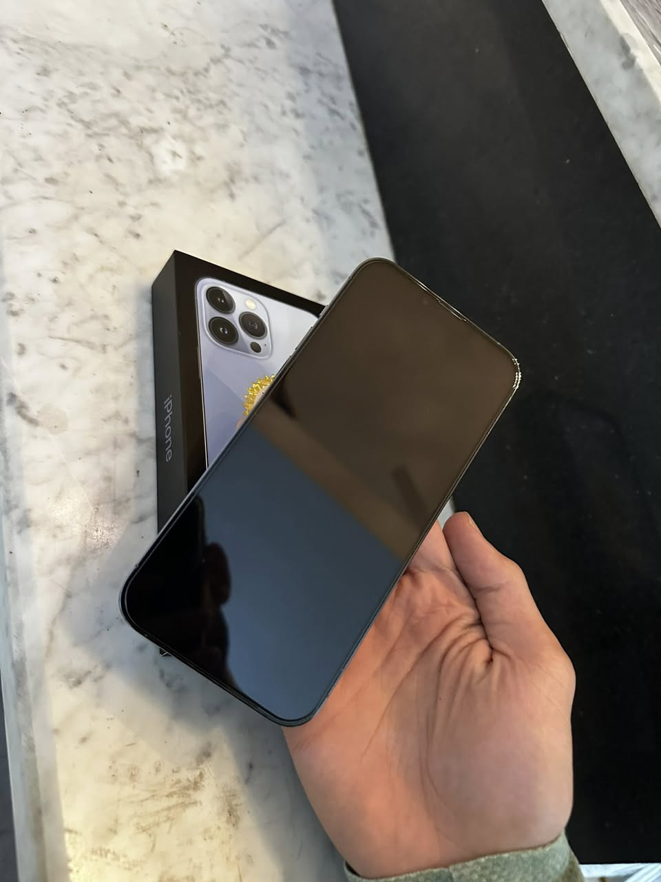 13 Pro Max 256G
لون بحري 
شرق اوسط ماستر
ذاكرة 256G 
الجهاز مكفول ما مفتوح ولا مصلح 
نظافتة 1000‎%‎ شخط واحد مبي 
بطارية 78‎%‎ بلادية (الصرف جداً جداً طبيعي وع الفحص) 
ملحقات كاملة كارتون وكيبل 

645 الف بي مجال بسيط 
***********
