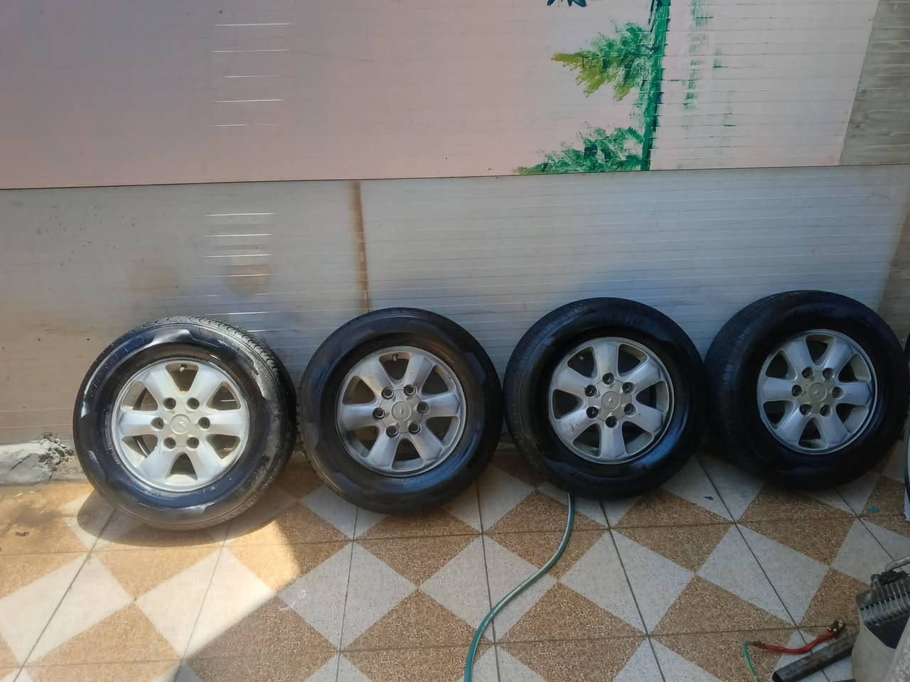 البيع تايرات وياله  15/70/205 السعر300  العنوان بغداد ابو غريب رقمي*********** 
كورك***********
