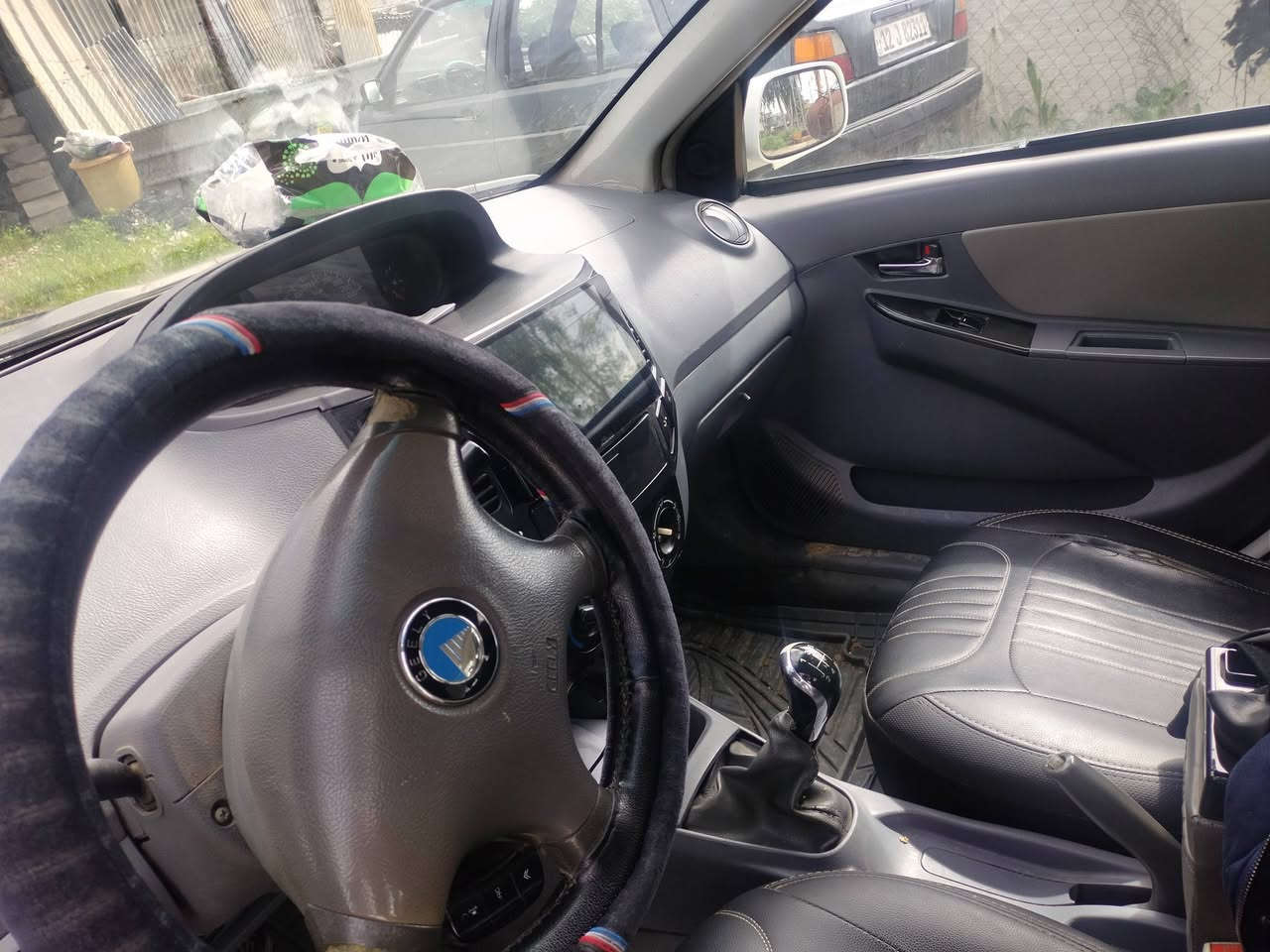 جيلي إم كي 20013 گير محرك شرط وبيها طخات خفيفه معدله يرادلها صبغ داخل 80 بلميه سياره جاهزه تحويل و وكاله صاحبها الشرعي موجود بلموصل بيها كابون ورقي السعر 50 وبيها مجال السياره موجوده بل ايسر ***********بي واتساب
