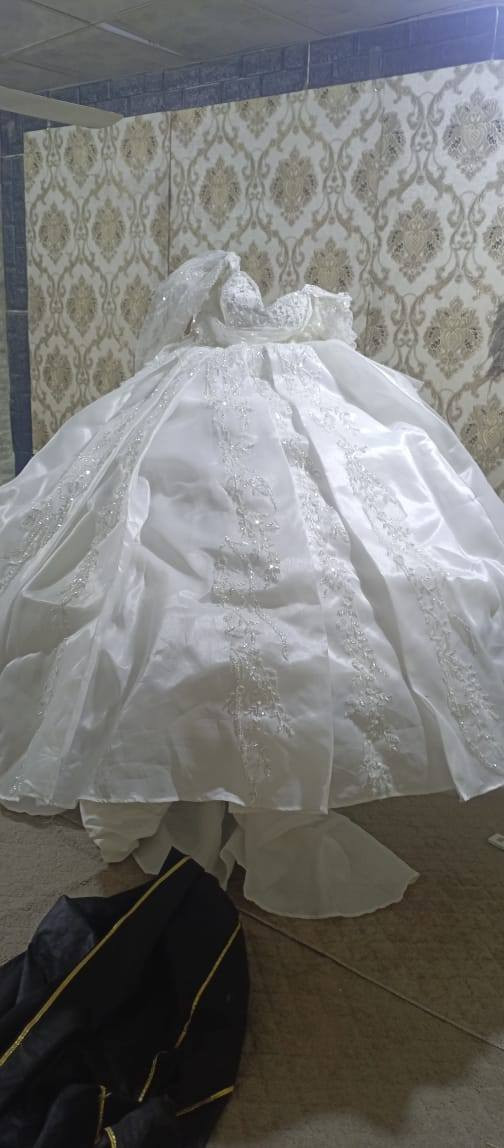 بدلات بنفسجي وابيض حنه وزفه جديدات ونظيفات السعر ١٧٥ بيهن مجال للاستفسار *********** مكان كربلاء
