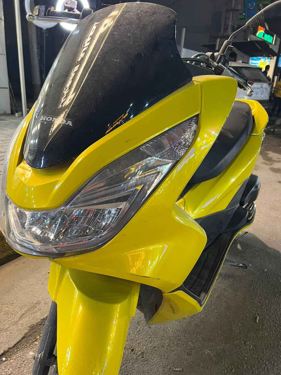 دراجه للبيع. pcx
الجيل الثاني 
ماشيه 5000 
بصمه العدد2
لد زنن
حساس ازدحام
دراجه بحالة الوكالة وكفاله 
عنوانها بغداد 
للأستفسار ***********
