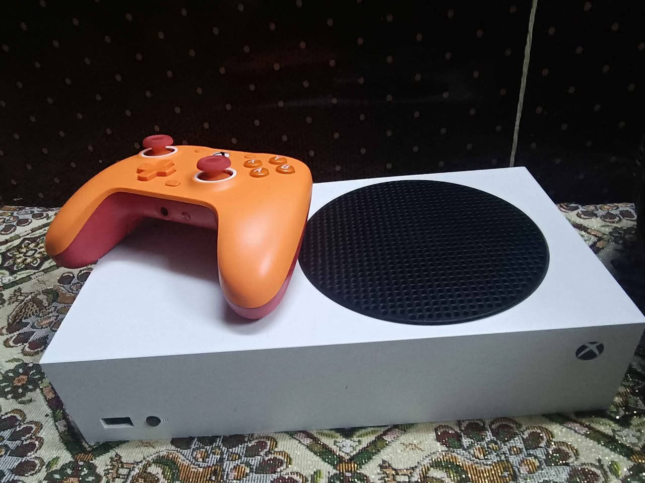 السلام عليكم ... سيريس s للبيع إصدار 24 لوك مامفتوح ولا واصل مصلح مع يده بلاديه ويده كيم سير ..السبب ما متفرغ للعب وشايله 
مابي اي عيب هو واليدات 
مكاني كركوك 370 
*********** Singapore
