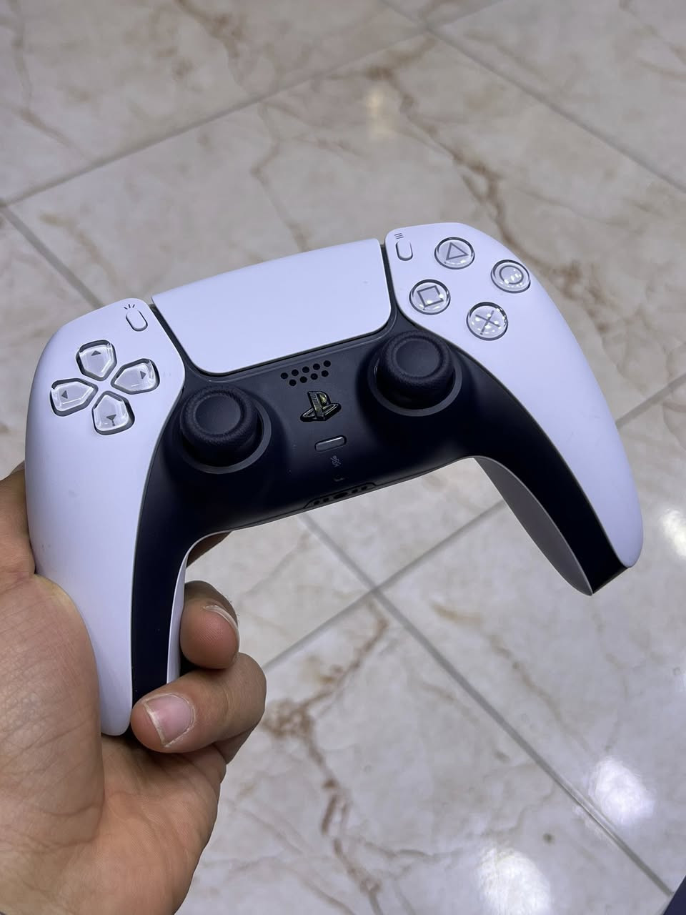 اسعار قفل 
ضمان موجود
توصيل موجود
——
فايف فات سبايدرمان ٥٨٠
فايف سلم (طافي ) اخو الجديد ٦٨٠
جويستك ايدج نظافة فول ٢٥٠
——-
واتس للحجز
***********
