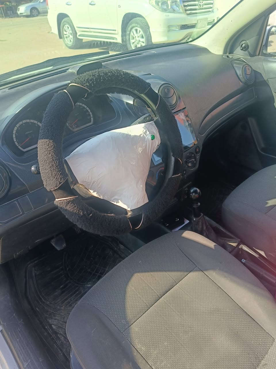 سلام عليكم للبيع شوفر ليت افيو 2008 محرك كير شرط 
سياره بيها صبغ 6 قطع السونار مرفوق بل صوره كابون ورقي سياره جاهزه مال جناي تواير 4 جديد كهربايات كلها شقاله الشرعي بل موصل شرط التحويل السعر 48 وبيها بسيط مكانها بغداد   رقم الهاتف ***********
***********
