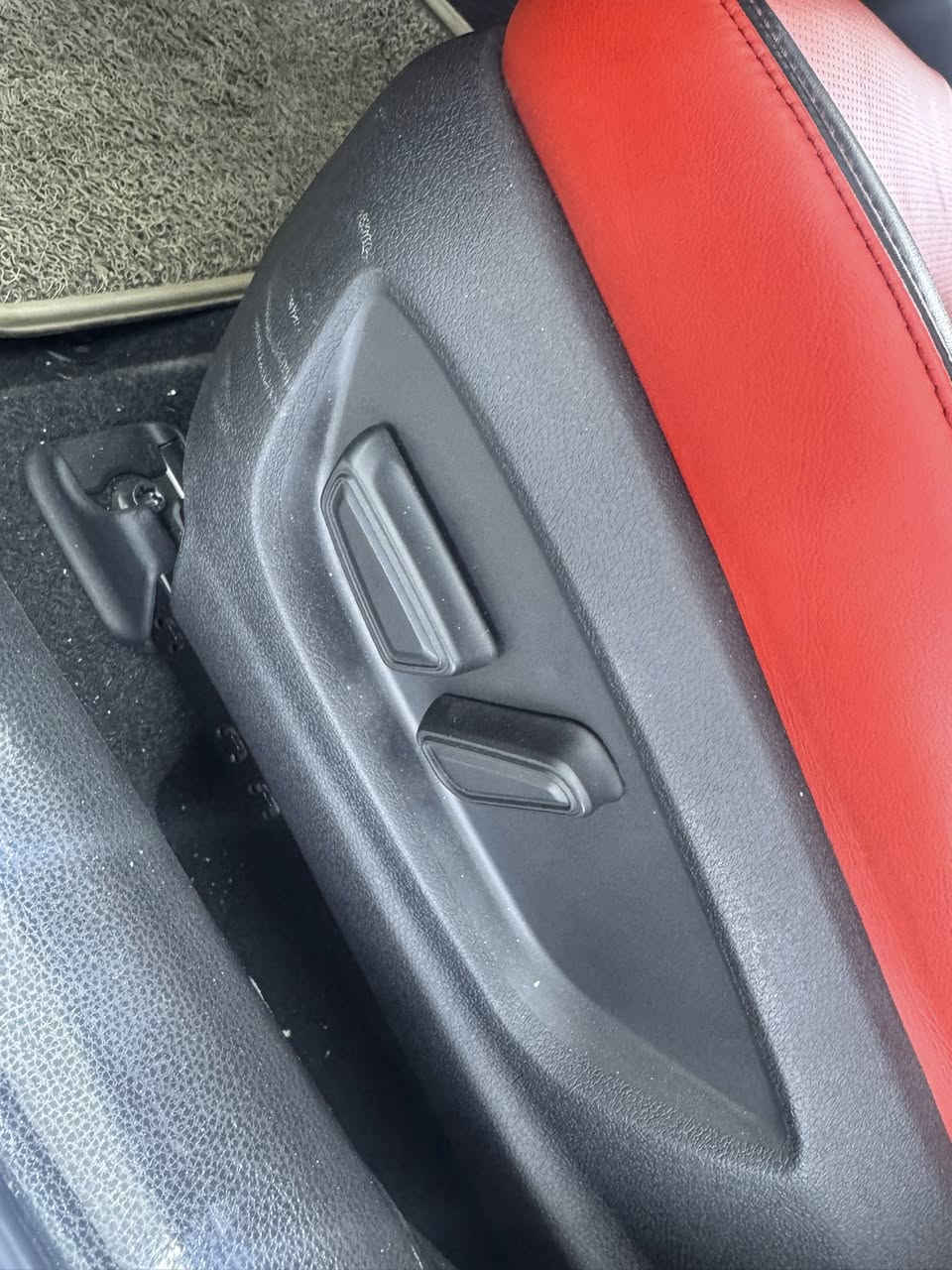 سلام عليكم حبايب
عندي كورلا موديل 2025 شكل الخليجي فول مواصفات داخل احمر كشن كهرباء سبايدر خلفي
السياره اني ماخذها زيرو من الشركه 
ماشيه 15 الف كفاله عامه عدا رصعه بل جاملغ الامامي صغيره كلش عارضها ب 157 وبيها مجال كلش قليل مكاني حي الخضراء 
***********
