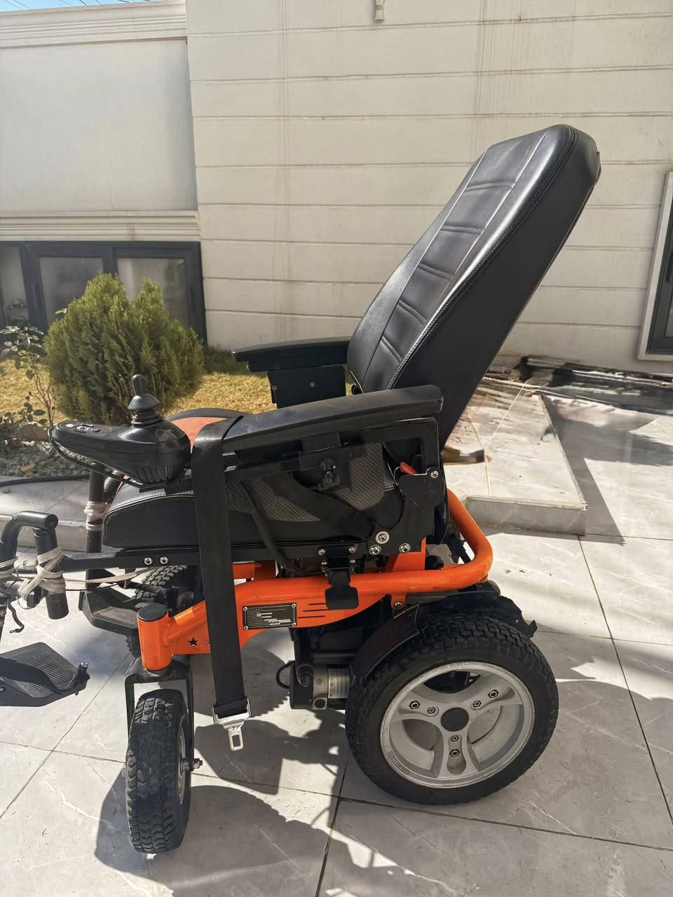 عربانة كهربائية معوقين مثل بالصور بطاريات جديدة السعر المطلوب 300 الف وبي مجال بسيط الاتصال بالرقم/*********** أو *********** المكان كركوك
